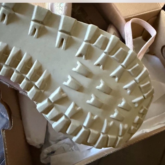 New Balance Women's Blush Sneakers - Picture 2 of 4